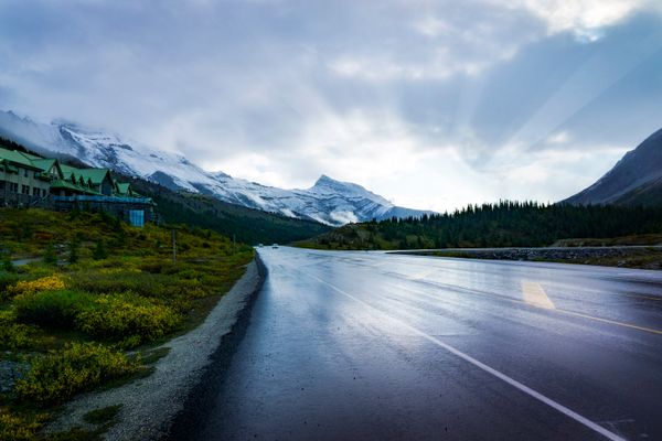 Icefields Parkway private tour between Lake Louise and Jasper in the Canadian Rockies